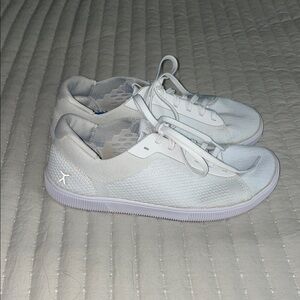 Flux Footwear White Athletic Sneakers - Women’s Size 8